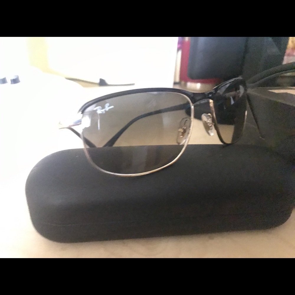 Brand new pair of Ray-Ban sunglasses